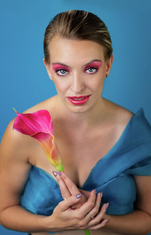 Portrait in Blau und Pink. Farbe im Studio!